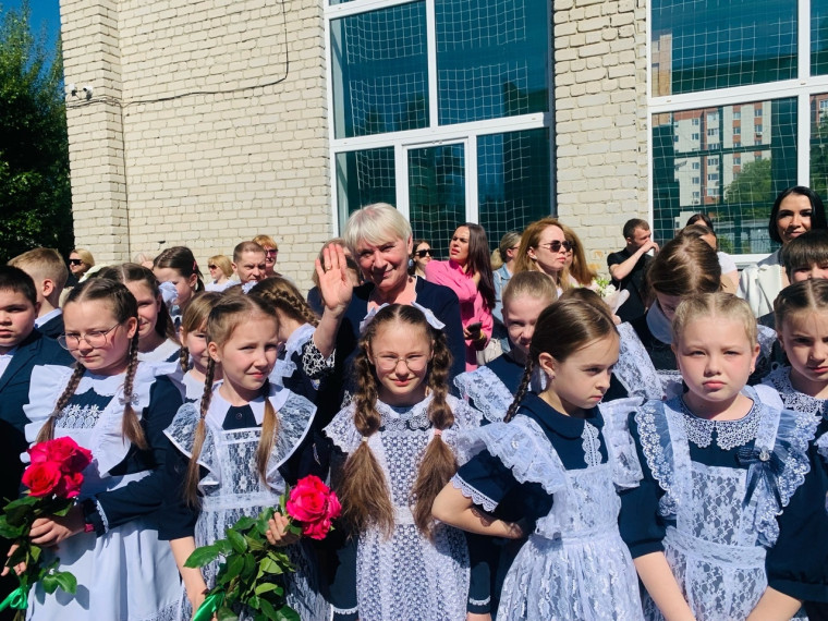 Итоговая линейка в начальной школе.